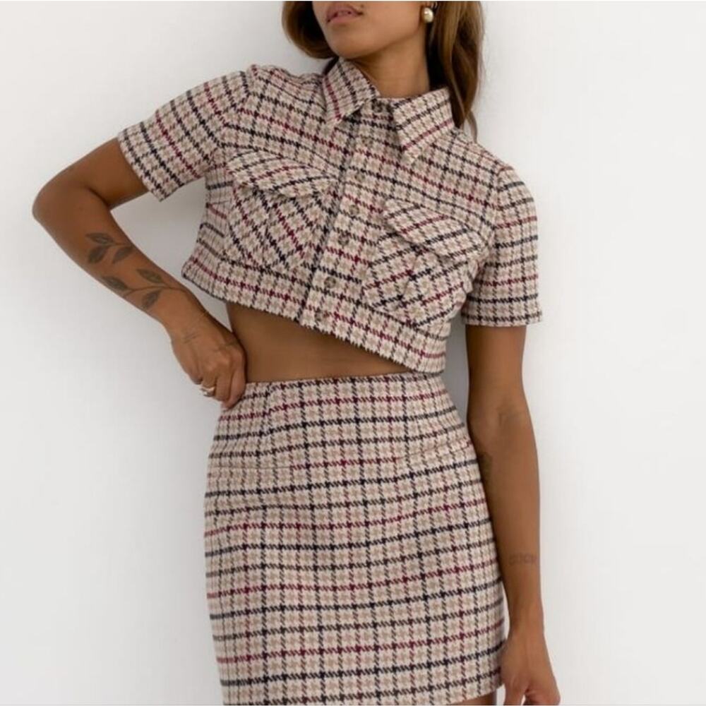 Rumored Coco Plaid Tweed Crop Top Revolve Cream Newberry Button Up XS NWT - Picture 5 of 11